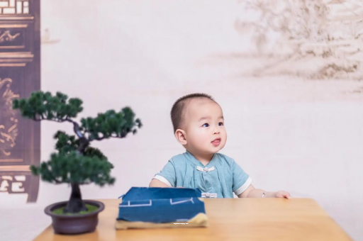 沙河怀孕肚子中间凹两边凸