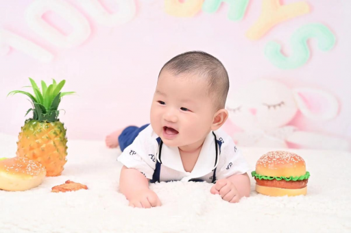 沙河宝宝在妈妈肚子里